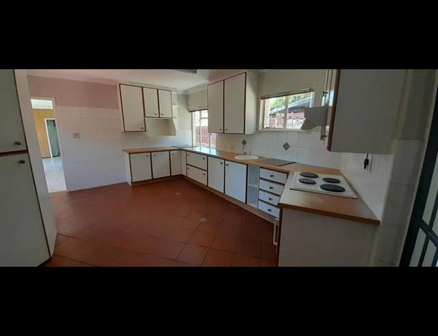 3 BEDROOM HOUSE FOR SALE IN CLUBVIEW